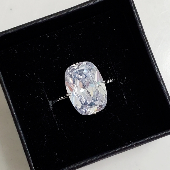 💕Charming Clear Stone Cocktail Ring💕 - Picture 6 of 6